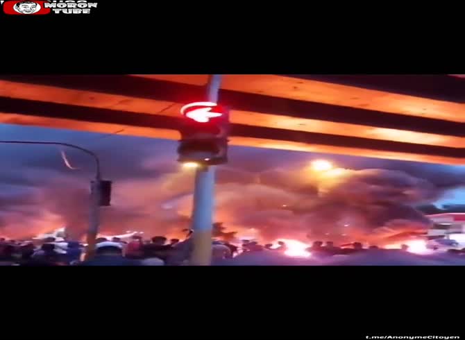 Video :In Panama, a crowd assaults a police vehicle